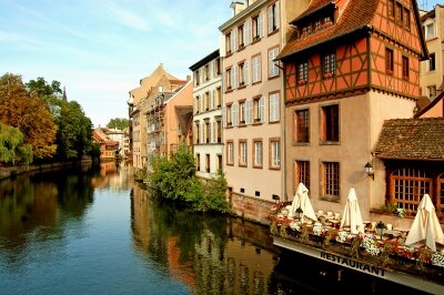 Фотообои вид на реку Иль (Страсбург,Франция)