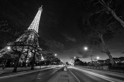 Черно-белые фотообои Ночной Париж